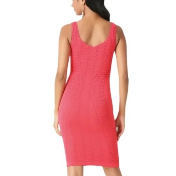 Bebe bodycon textured seamless dresses - Picture 2 of 2